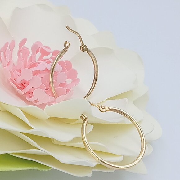 10K YG Huggies - Picture 2 of 11